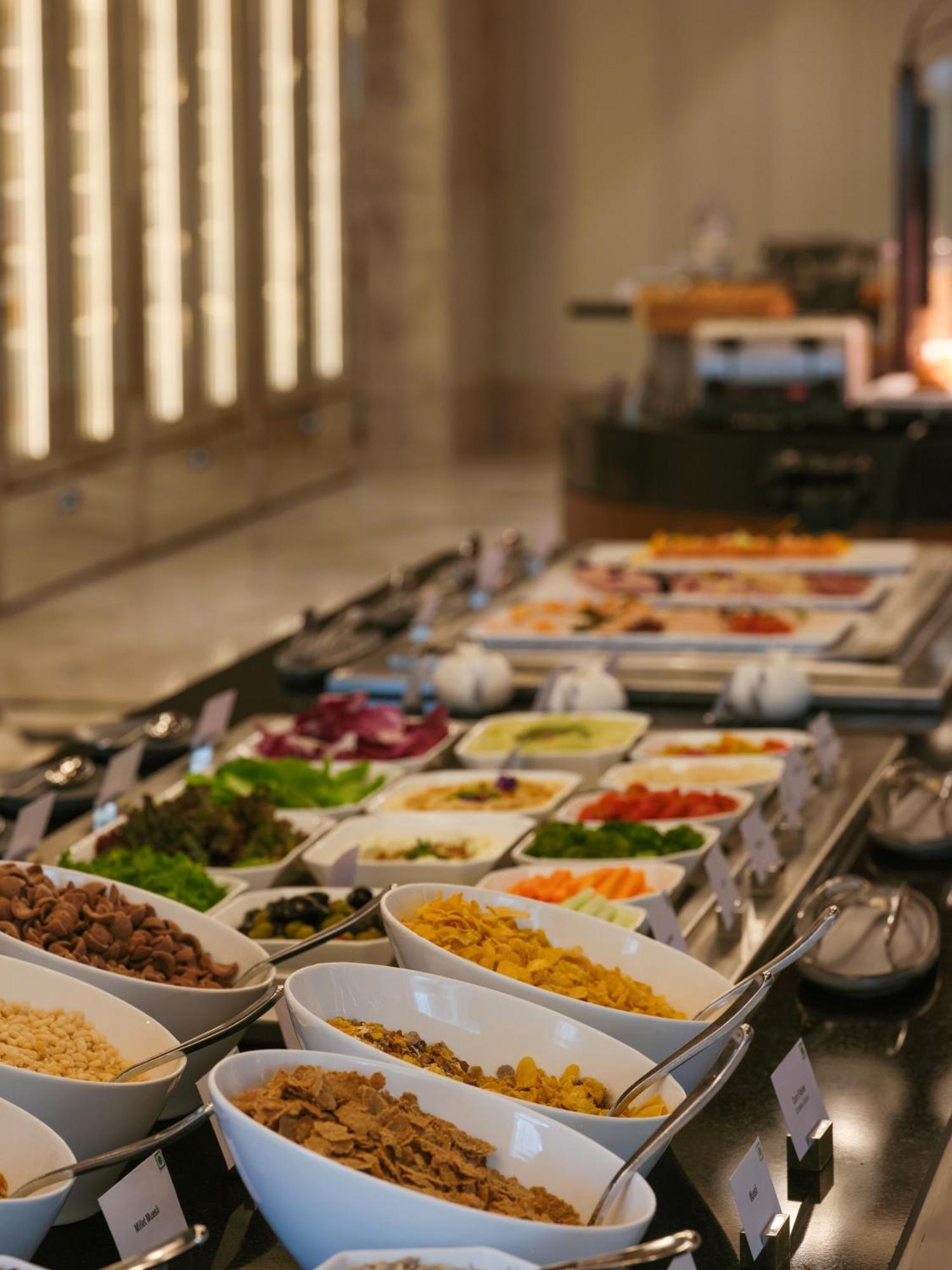 The Leela Hyderabad Banjara Hills Hotel Buitenkant foto